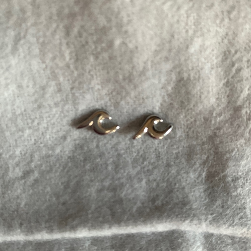 Pura Vida Wave Earrings